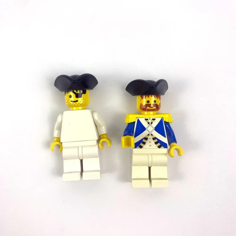 Vintage LEGO Minifigure Lot of 10 Pirates Castle Fire Hats Hair Swords Muskets +